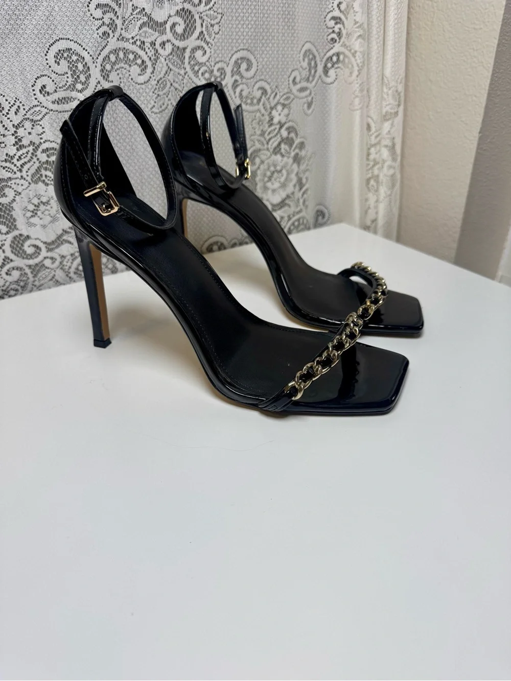 Express chic black